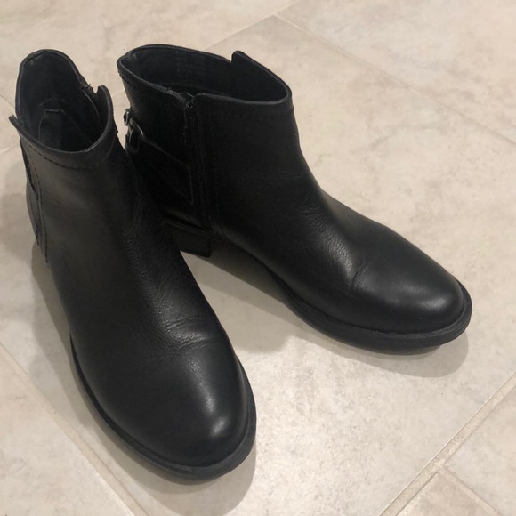 Boots - Picture 4 of 5